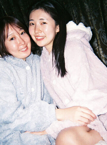 ハニカミキャンプ旅行 最初は緊張したけど…外でハグしてキスしたら…一気に距離が近づいてキャンピングカーで何度も身体を重ね合った24時間限定の恋人デート 皆月ひかる 咲野瑞希｜皆月ひかる・咲野瑞希