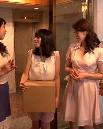 情欲人妻レズバトル～社宅内で勃発する妖艶な妻同士の派閥争い！～ 音無かおり 加藤ツバキ｜音無かおり・加藤ツバキ（夏樹カオル）・瀬戸友里亜