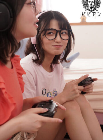 オタク女子会レズビアン SEXの快感にハマったゲーマー女子が無課金でイキまくり絶頂コンティニュー超乱交！ 倉本すみれ 百瀬あすか 市井結夏 姫野らん