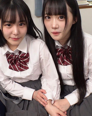 一度でいいから挟まりたい。仲良し美少女2人の真ん中に。 百合の間に挟まりオジサン参上。友達同士で初めてのレズ3P。（MUKD-565）