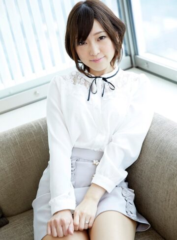 刺激を求める敏感素人妻に男にも女にもイカされる混合SEX｜