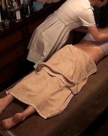 若妻を男女2人のエステティシャンが同時に責めイカせ続ける高級オイルエステ｜