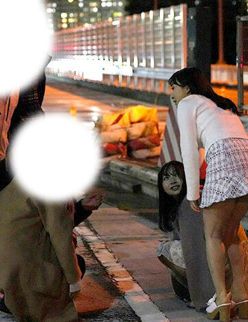 「ひそひそ声が聞こえる中で…」エアコンが壊れた夜行バスの狭い座席で年末帰省中に爆乳レズビアンに痴●される汗だく爆乳女子大生｜星乃夏月・月野かすみ