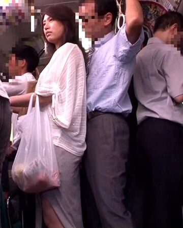 「路線バスで美淑女の尻に勃起チ○ポをSPECIAL 拒み続けるお堅いパート妻の尻に毎日擦りつけたらオマ○コできるか？」 VOL.1｜