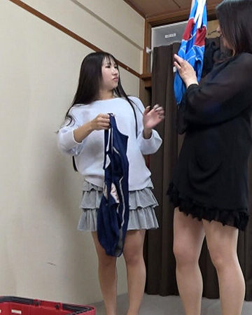 加藤ツバキ×沙優七羽 姉御の個撮 神レズ競泳水着 女が自らカメラを持ち可愛い女子の水着姿をじっとり撮影！親父の個撮ゆずりのハミ毛、ジョリワキ等のフェチ接写はもちろん女に撮られる恥ずかしい放尿やローション密着やレズSEXを完全着衣で楽しむレズハメ撮りAV｜加藤ツバキ（夏樹カオル）・沙優七羽