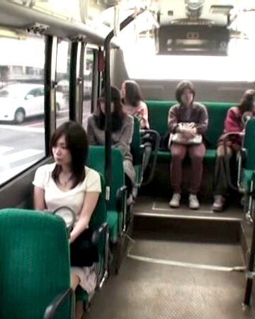 女だけしか乗っていないバスで清楚な若妻は黒ギャル達にレズ攻めペニバン突き立てられ声も出せず泡吹き失神｜