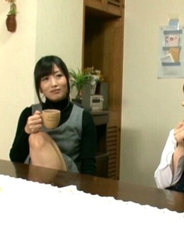 私と先生の初レズ 媚薬で乱れた家庭教師を見てヌルヌルし出したロリ校生｜